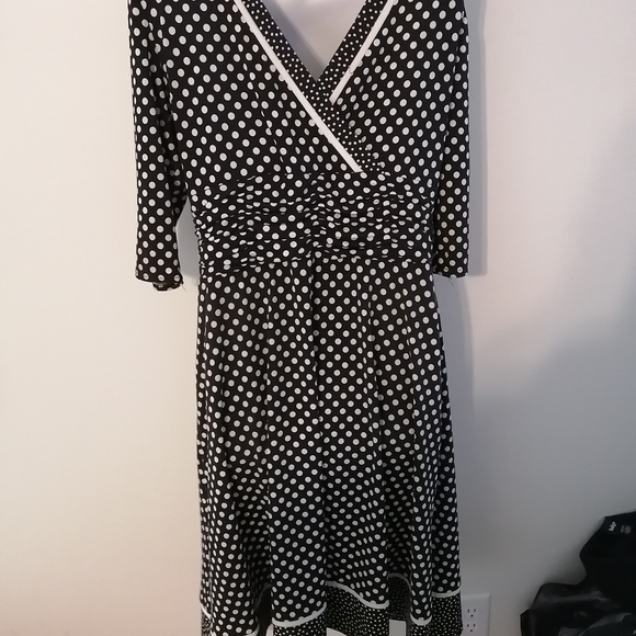 Black and White Dress - Picture 3 of 3